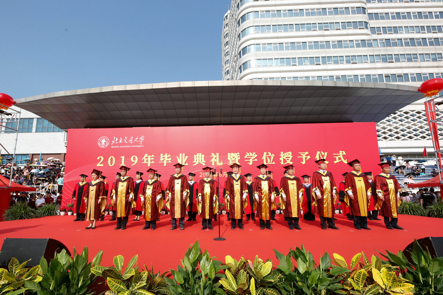 1-学校毕业典礼.jpg 1-学校毕业典礼.jpg