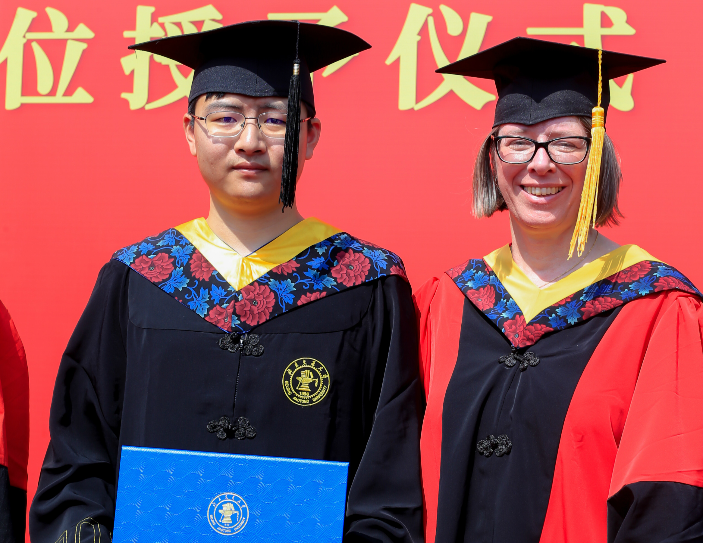 linton教授授学位.jpg linton教授授学位.jpg